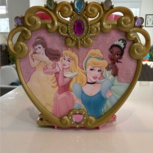 Disney Princess Portable Makeup, Jewelry & Vanity Case – Heart Shaped w/ Mirror